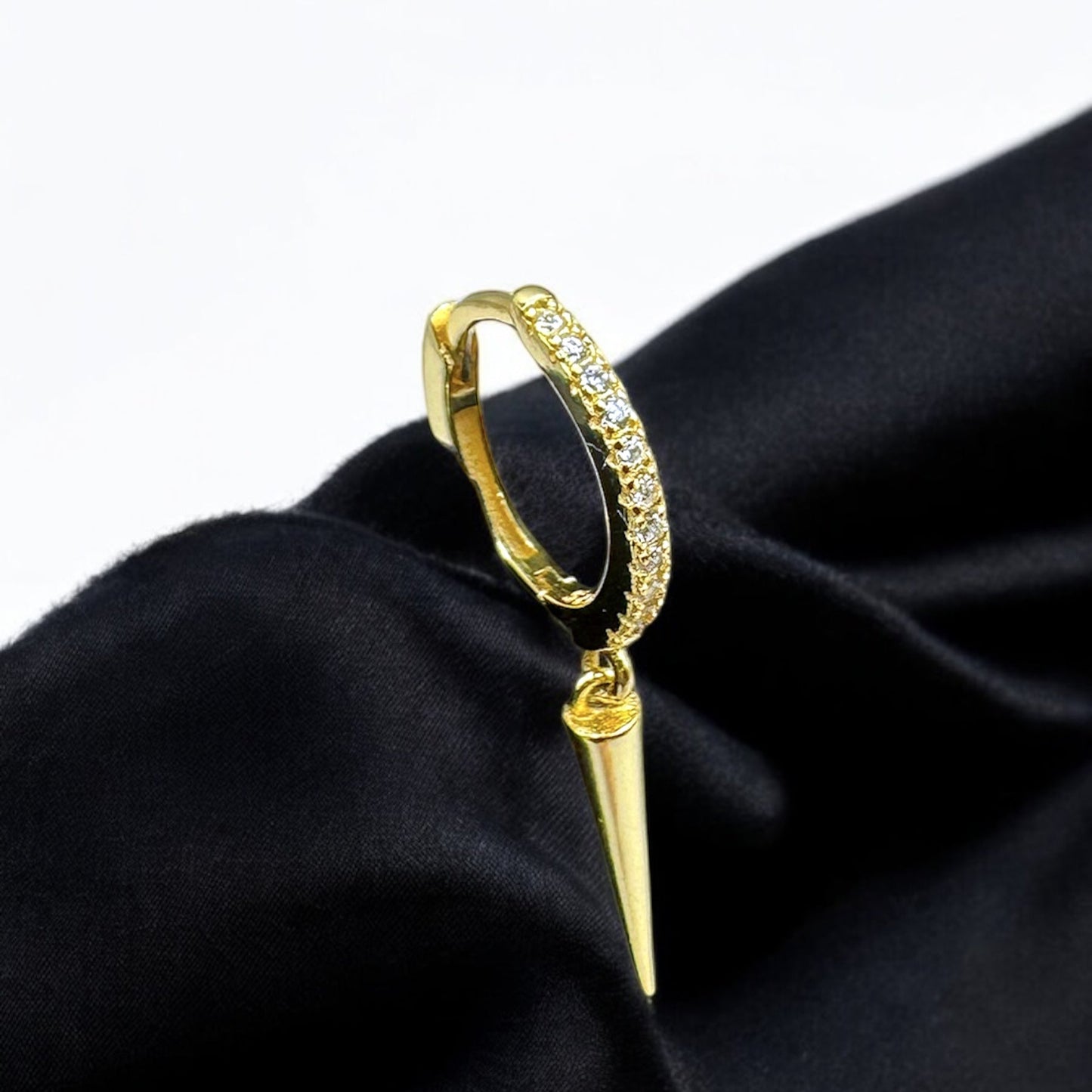 HERA | Single huggies - Queen of the Goddesses