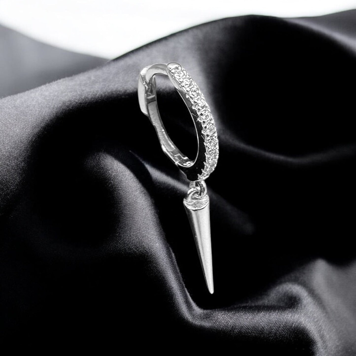 HERA | Single huggies - Queen of the Goddesses